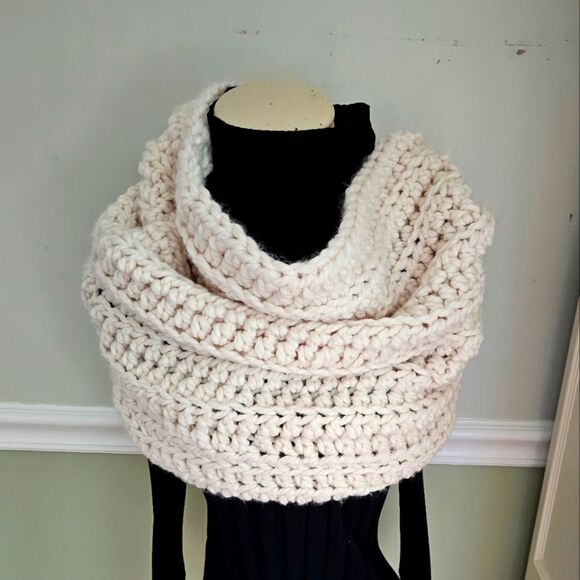 Handmade Crochet Soft and Chunky Infinity Cream Scarf.  Very stylish! - Picture 1 of 3
